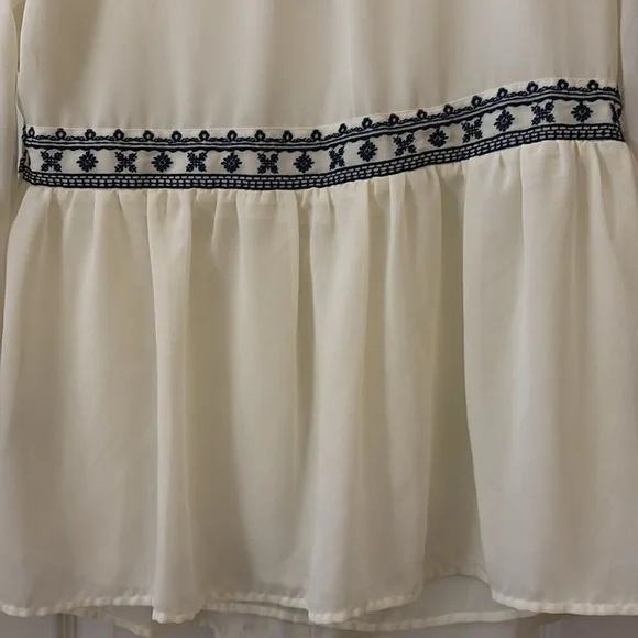 STELLA & DOT MAETTE SHEER BLOUSE SIZE M LINED NAVY EMBROIDERED  BUTTON LS - Picture 8 of 14